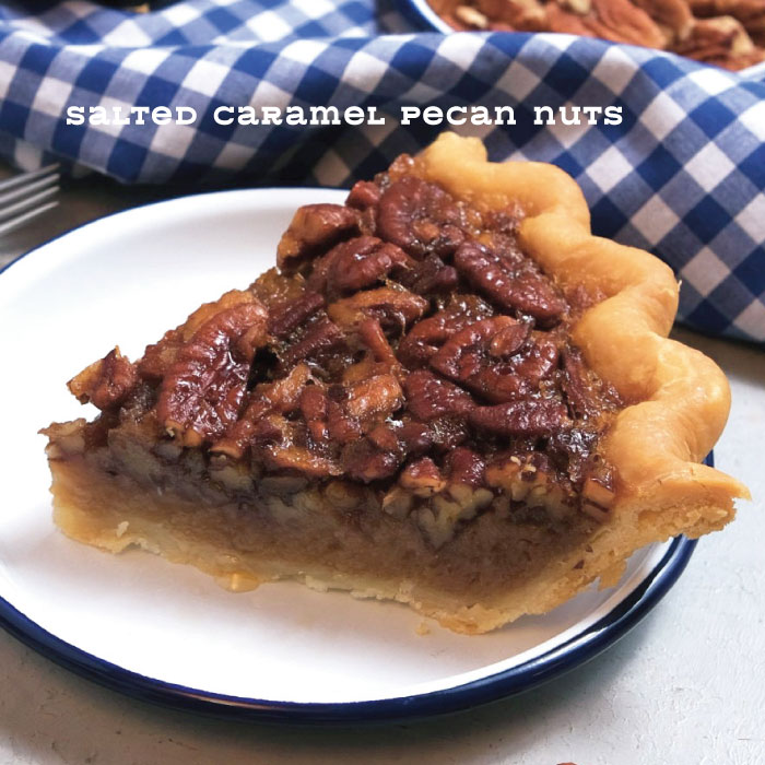 Salted caramel pecan nuts / ソルトキャラメルピーカンはピーカンナッツとたっぷりのコーンシロップときび糖を練り込んだフィリング（中身）と、トッピングに大きめに砕いたピーカンナッツをのせ、クラスト生地はサクサク食感とバターが香る生地を使い、たっぷりなナッツ感を楽しめるソルトキャラメルピーカンナッツパイに焼き上げたアメリカ南部の伝統的なお菓子パイです。東京都港区の美味しいアップルパイ屋さん。