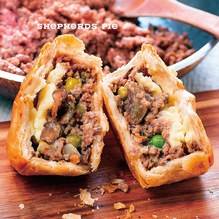 Shepherds Pie / シェパーズパイ【アメリカ定番人気商品】はロサンゼルス本店でも人気のシェパーズパイはアメリカでは定番のとても人気のあるパイです。新鮮な野菜とポテトを使った定番のミートパイ。 中身の⅔が牛肉という贅沢な大人気者ミートパイです。東京都港区でアップルパイが美味しいスイーツ店。西麻布のおいしいスイーツ店。