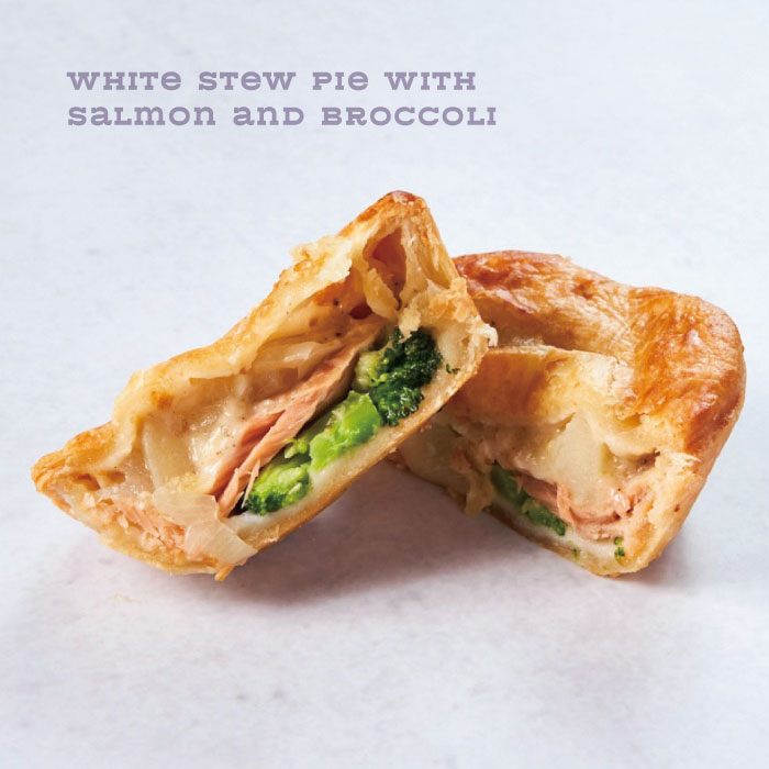 White stew pie with salmon and broccoli / サーモンとブロッコリーのホワイトシチューパイは北海道産のサーモンとブロッコリーほか新鮮野菜を使ったヘルシーなホワイトシチューパイ。東京都港区でアップルパイが美味しいスイーツ店。