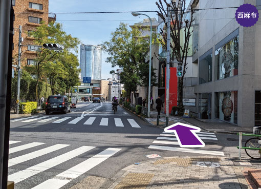 東京メトロ｜銀座線・千代田線・半蔵門線「表参道駅-出口Ａ５」から徒歩10分の道案内を写真で案内。写真のとおり交差点を直進します。東京都内でアップルパイとチェリーパイとシェパーズパイが美味しいと人気のTHE PIE HOLE LOS ANGELES NISHIAZABU。