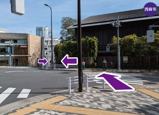 東京メトロ｜銀座線・千代田線・半蔵門線「表参道駅-出口Ａ５」から徒歩10分の道案内を写真で案内。根津美術館前交差点を直進します。東京都港区でアップルパイとチェリーパイとミートパイが美味しいアップルパイ屋さん。