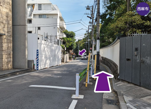 東京メトロ｜銀座線・千代田線・半蔵門線「表参道駅-出口Ａ５」から徒歩10分の道案内を写真で案内。下り坂を直進します。右側に根津美術館。本格アメリカンパイのアップルパイとチェリーパイが美味しいと口コミNo.1を獲得したTHE PIE HOLE LOS ANGELES ロサンゼルス本店。