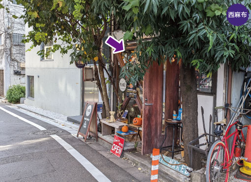 東京メトロ｜銀座線・千代田線・半蔵門線「表参道駅-出口Ａ５」から徒歩10分の道案内を写真で案内。ザ・パイホール・ロサンゼルス 西麻布に到着です。アップルパイとチェリーパイとシェパーズパイが美味しいアメリカンパイ専門店。