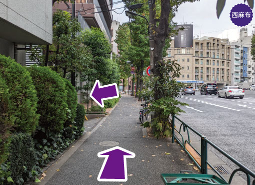 六本木駅-出口２から徒歩12分の道案内を写真で案内。一つ目の角を左折します。港区六本木駅近くでアメリカンパイとアップルパイとチェリーパイが美味しいスイーツ店。