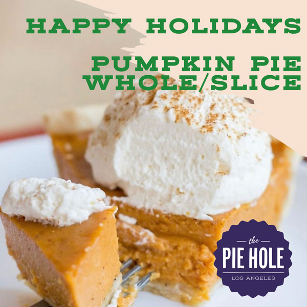 伝統の家庭的なレシピで作られている、たっぷりのかぼちゃとスパイスが効いているミルク風味の王道のパンプキンパイ。シナモン、ナツメグ、クローブのスパイスがカボチャとの相性抜群！生クリームと有機コリンチェシナモンパウダーをトッピング。美味しいパンプキンパイを店舗販売とネット予約注文開始。クリスマスパーティ、クリスマスプレゼント、クリスマスギフト、お歳暮、忘年会、誕生日パーティー、ホームパーティーなどの商品として、店舗受取りテイクアウト予約注文と宅配便注文をネット注文受付中。Happy holidays. christmas party. christmas gifts